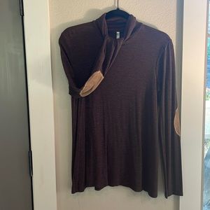 Turtle neck lightweight shirt